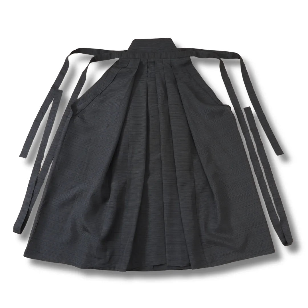 Vintage Hakama grau fein gestreift Vorderansicht mit Bändern