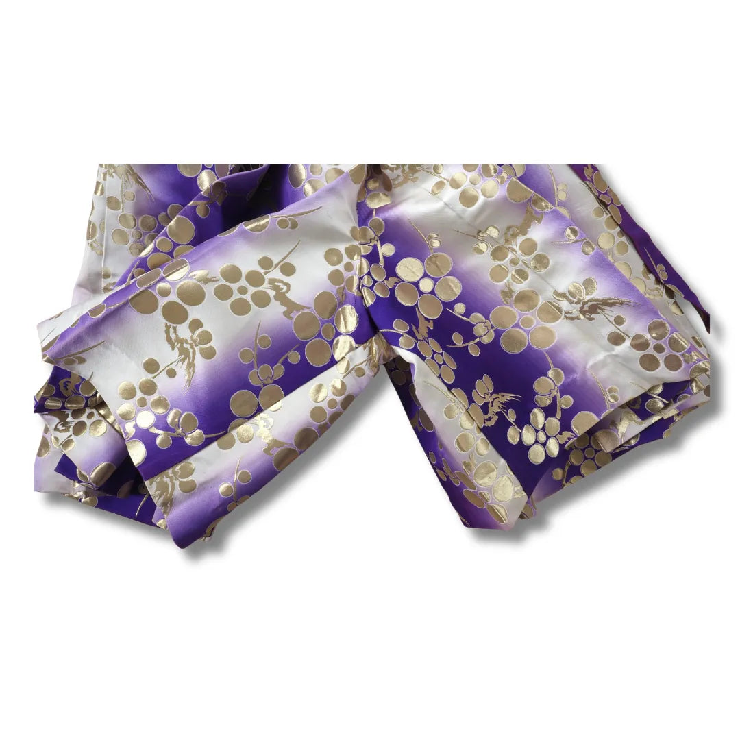 Gefaltete Hakama mit sichtbaren Bindebändern