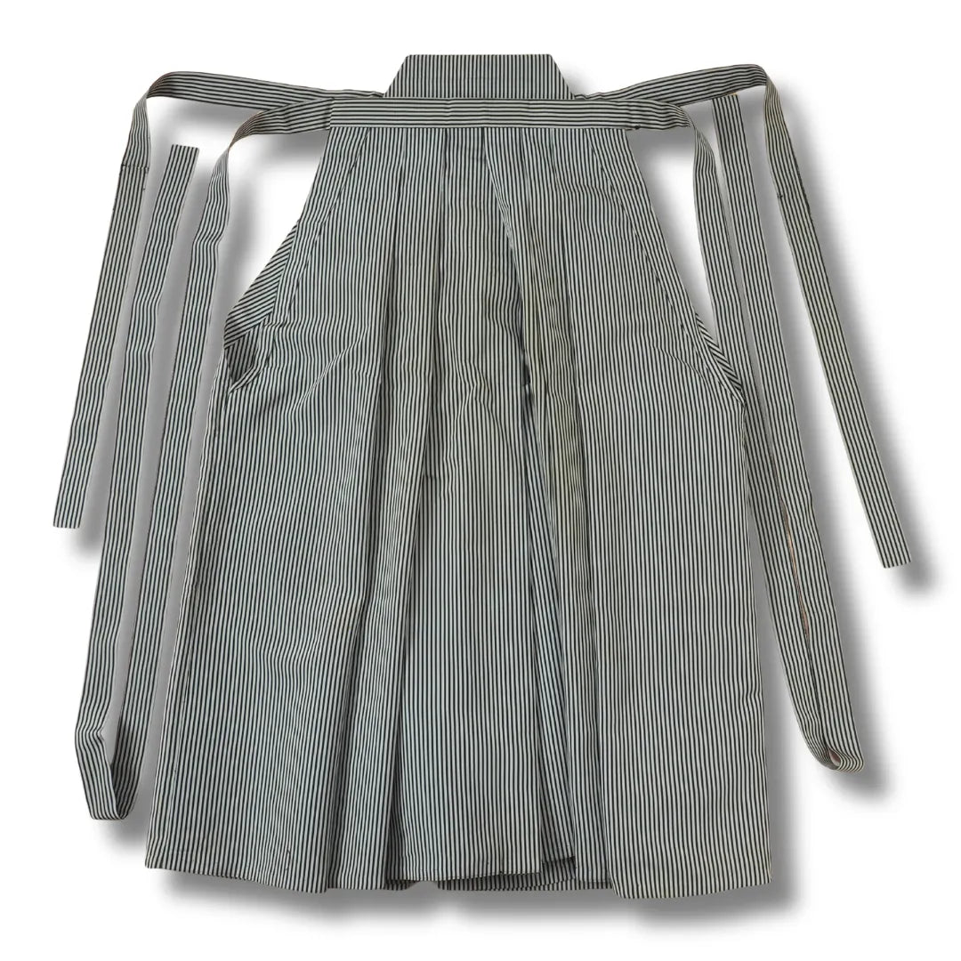 Vintage Hakama schwarz weiß gestreift Vorderansicht mit Bindebändern