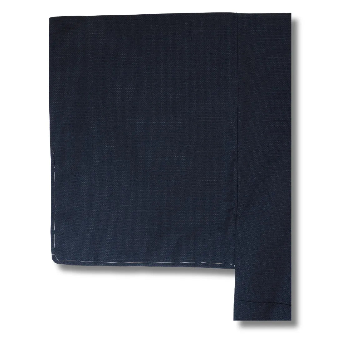 Stoffdetail Kimono-Ärmel dunkelblau mit Fäden
