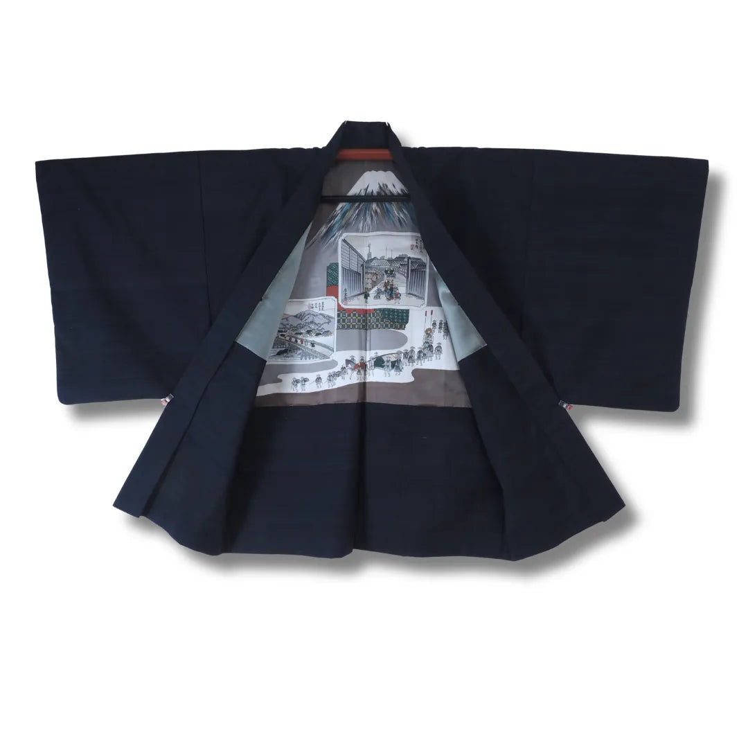 Innenansicht des geöffneten Herren Haori mit Landschaftsmotiv und Mt. Fuji