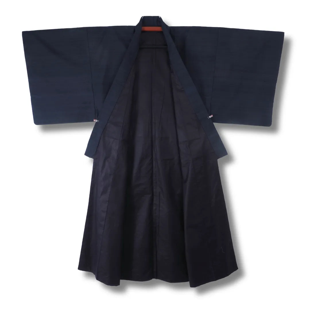 Innenansicht des Herren Kimono, geönnfetn, mit blauem Innenfutter