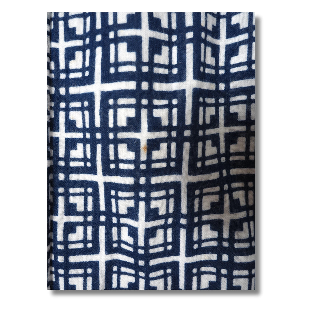 Vintage Nemaki Yukata Blau-Weiß mit modernem Linienmuster