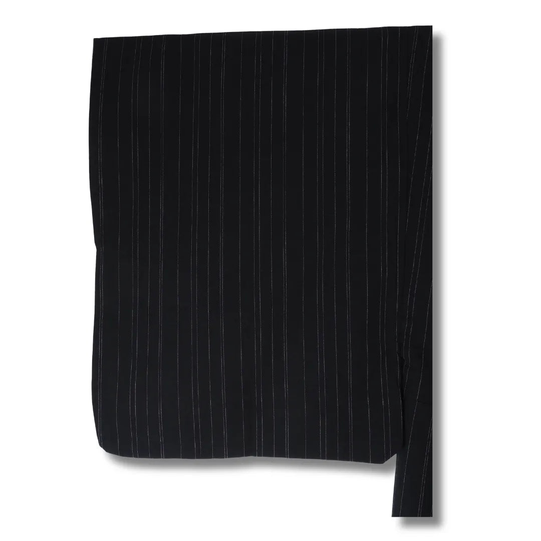 Ärmelansicht des schwarzen Herren Yukata mit weißen Streifen