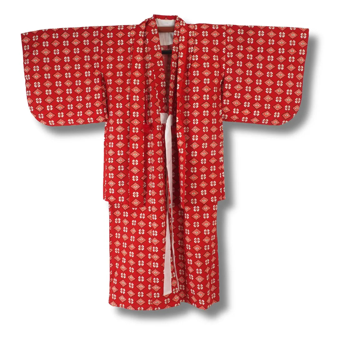 Vintage Kinder-Ensemble in Rot: Kimono und Haori mit Blütenrautenmuster, Frontansicht