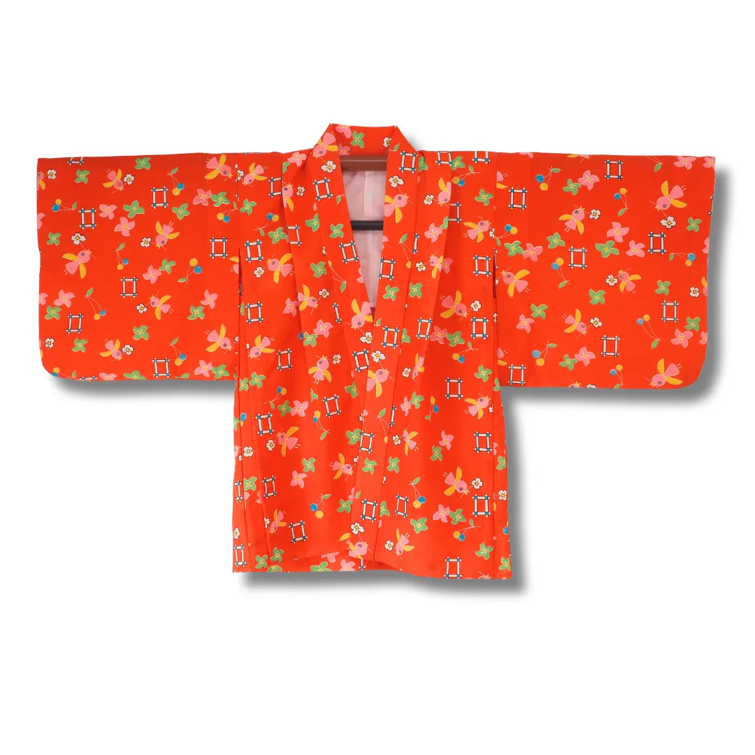 Vintage Kinder-Haori in Orangerot, Frontansicht flach mit sichtbarem Muster