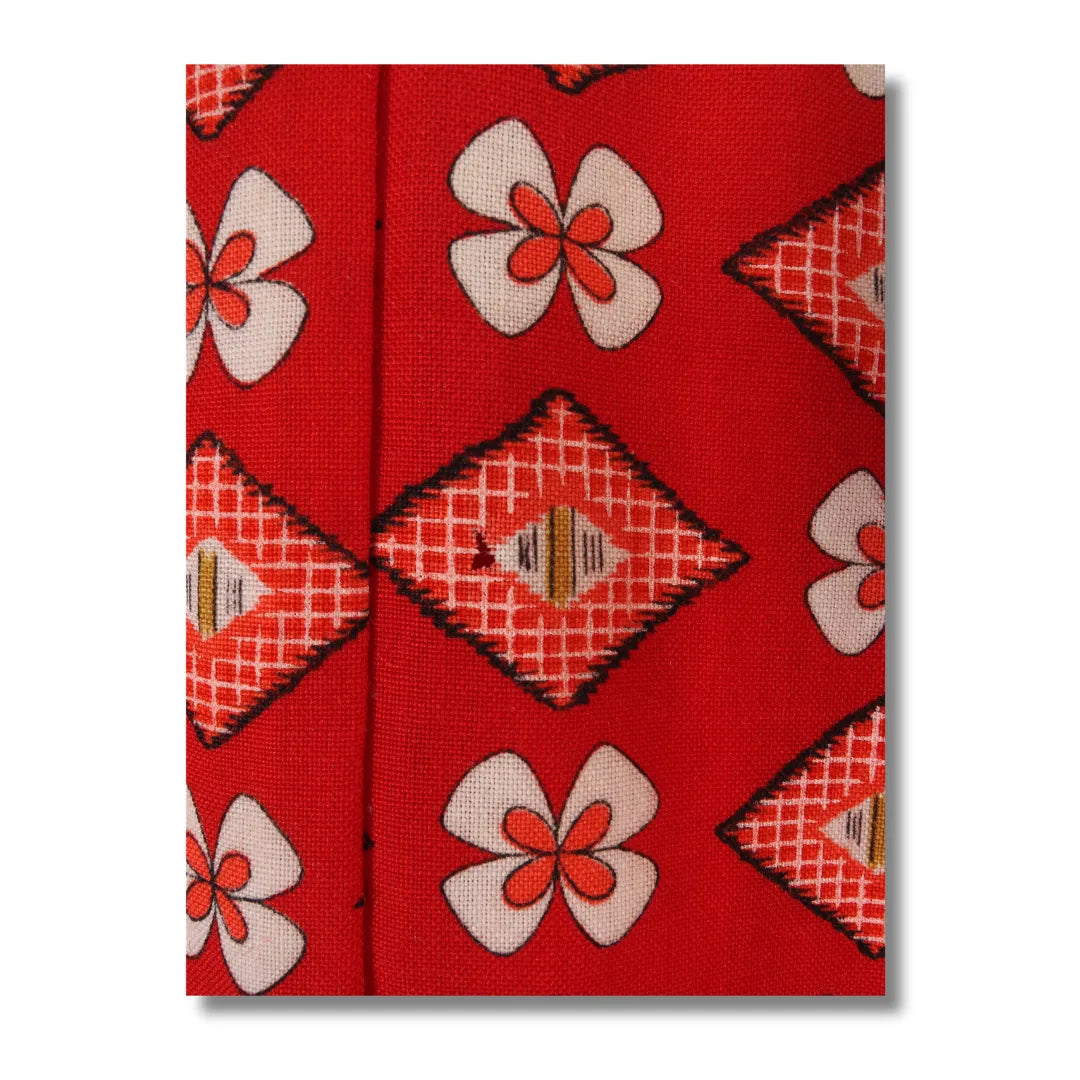 Vintage Kinder-Ensemble – Rot mit Weißen Blumen (Kimono & Haori inkl. Haori-Himo)