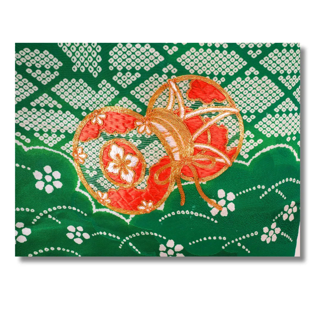 Vintage Kinder-Furisode-Kimono – Grün mit Goldener Stickerei Gr. 110 bis 128