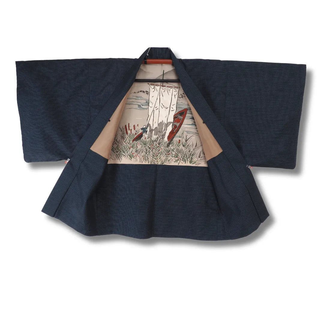 Weit geöffneter Herren-Haori mit Landschaftsmotiv im hellen Innenfutter