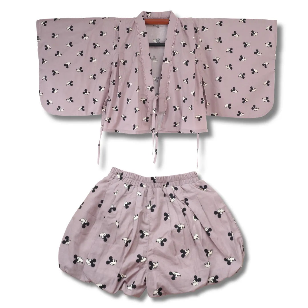Zweiteiliges Vintage Kinder-Jinbei aus Japan in Mauve mit Mickey-Mouse-Motiv, Jacke und Hose