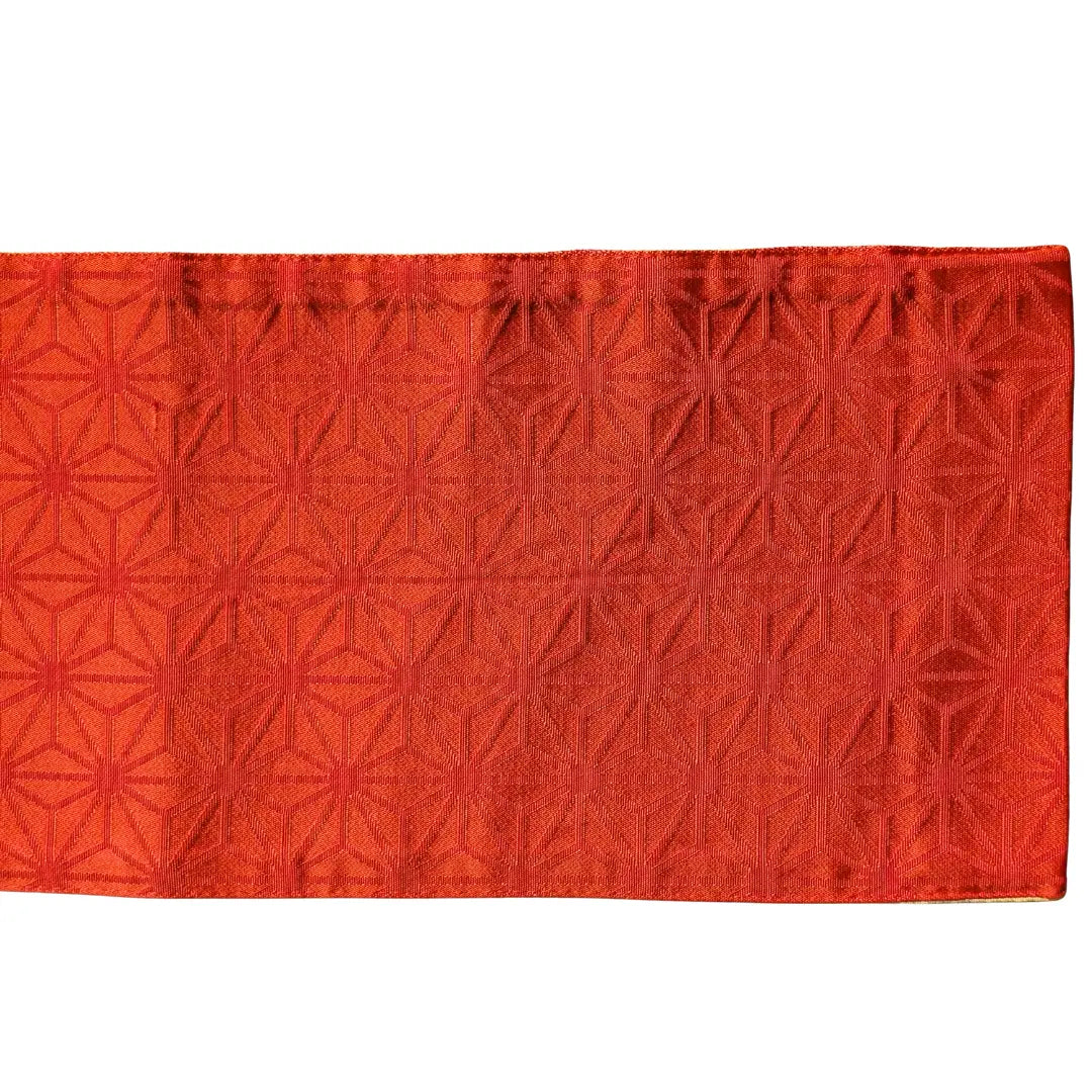 Vintage Hanhaba Obi mit eingewebtem Asanoha-Muster in Orange.