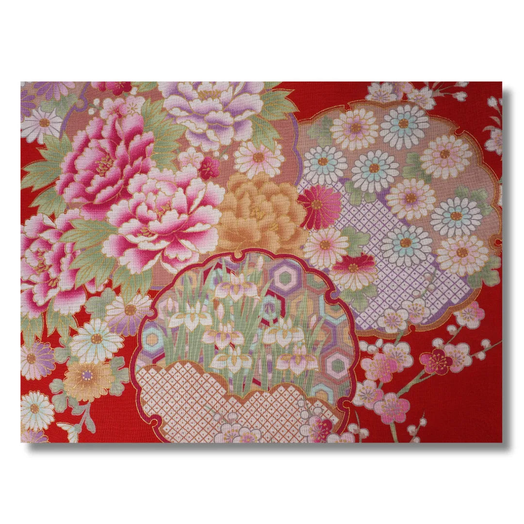 Detailbild für die rote Hanten Kimonojacke für Damen aus Japan mit Sakura Kirschblüten, Botan Pfingstrosen und traditionellen japanischen Mustern