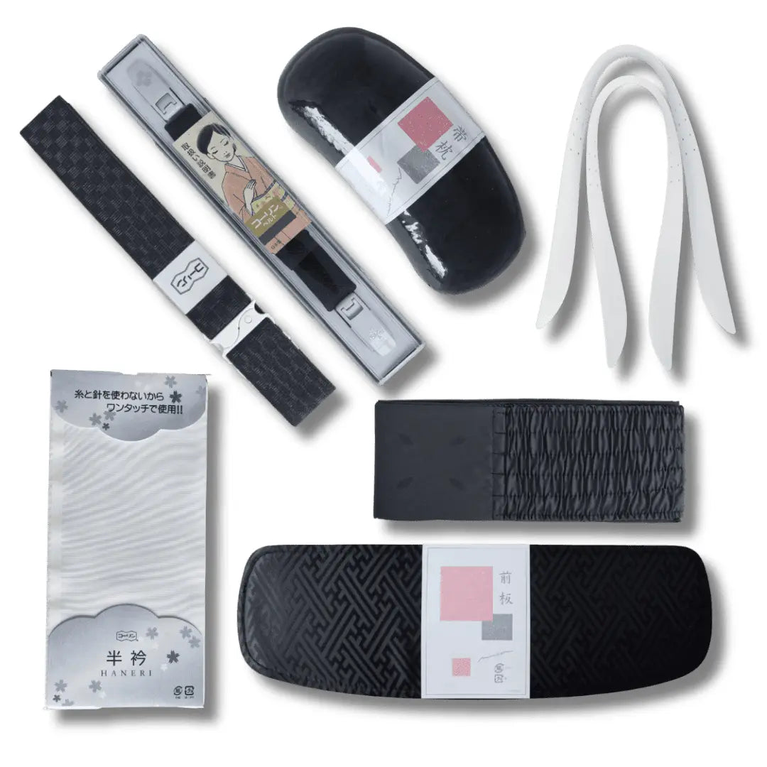Schwarzes 8-teiliges Kitsuke Set mit Obi Ita, Obi Makura, Koshi Himo, Korin Belt, Datejime, weißem Haneri und zwei Eri Shin zum traditionellen Ankleiden eines Kimonos