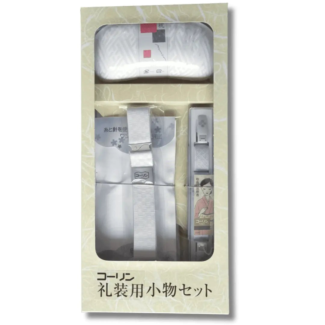 Japanisches Kitsuke Set in Weiß mit acht Kimono Ankleidehilfen in einer hellen Geschenkbox mit Sichtfenster