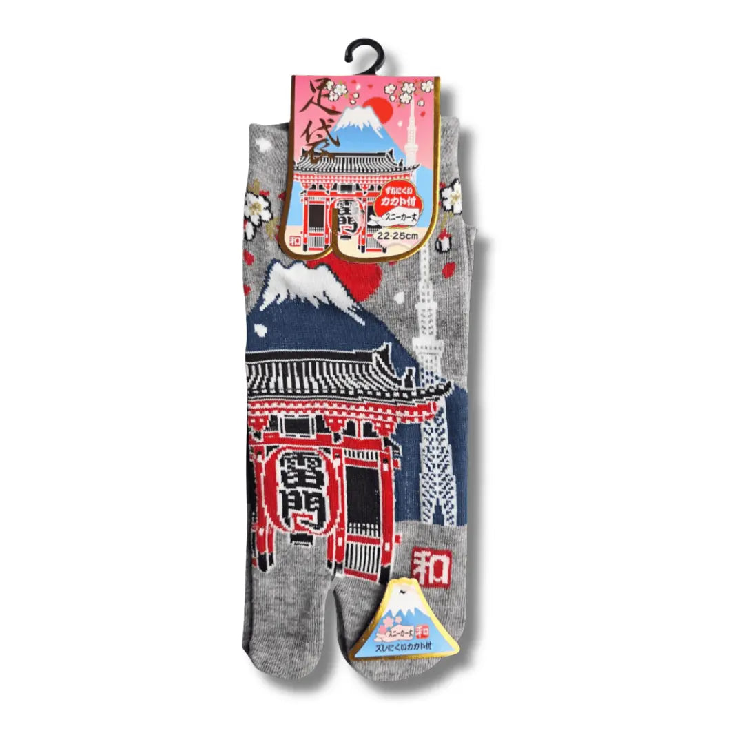 Kurze Tabi Socken grau mit Kaminarimon Tor, Fuji und Kirschblüten Motiv Vorderseite – japanische Zehensocken #farbe_Grau