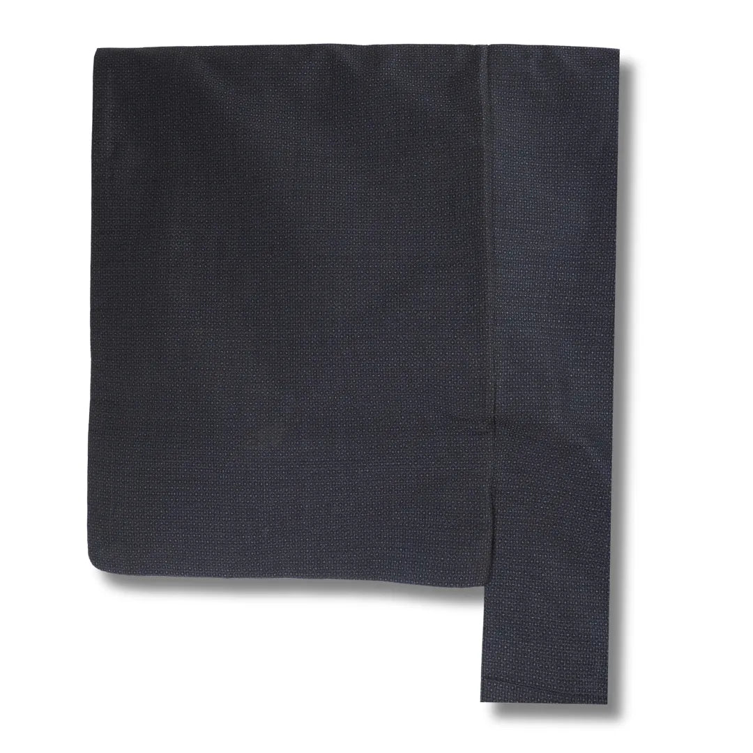 Ärmelansicht des dunkelgrauen Herren-Kimono mit Webstruktur