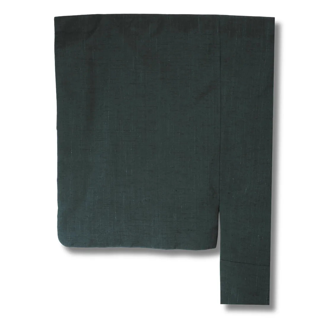 Ärmelansicht des graublauen Herren-Kimono mit leinenartiger Webstruktur