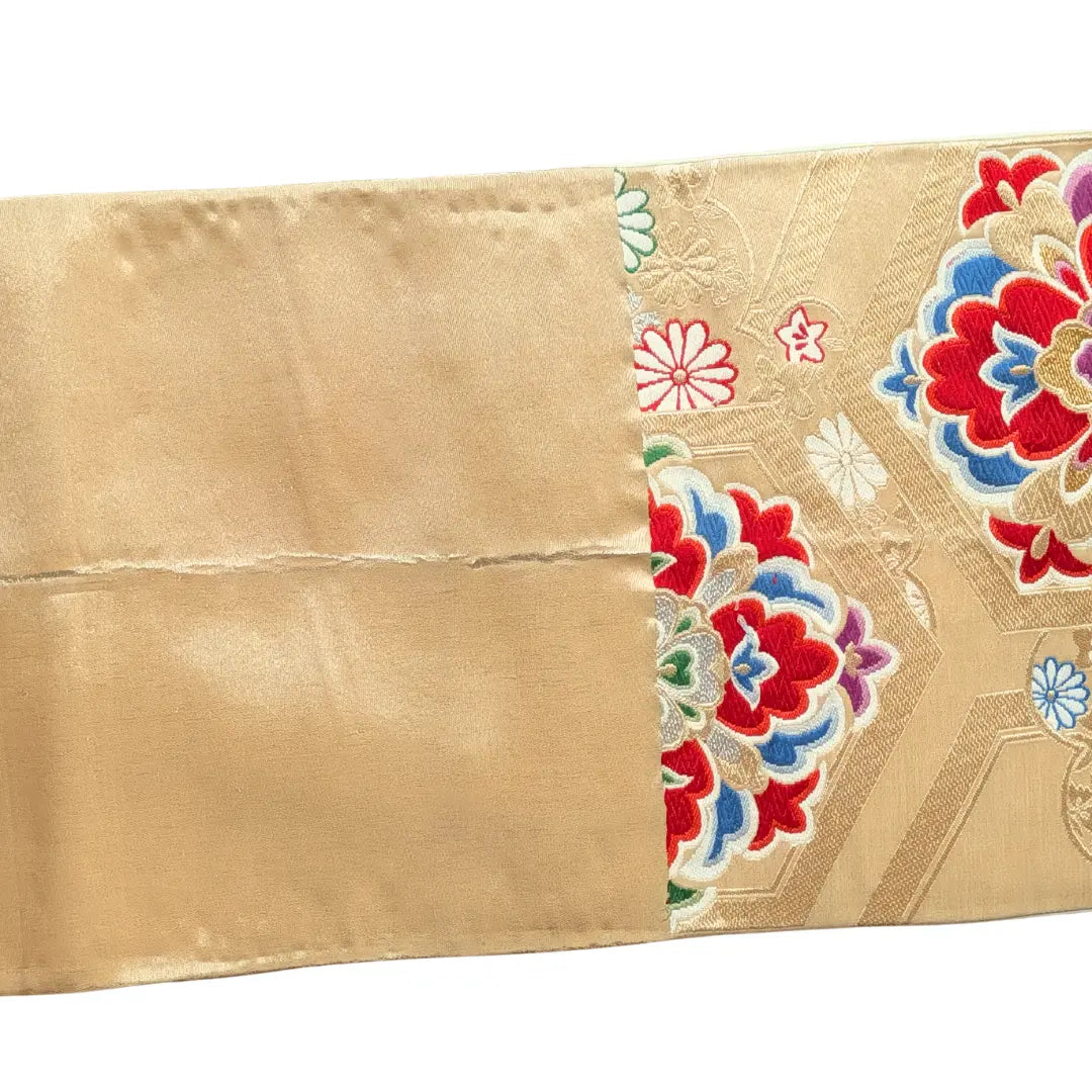 Rückseite eines Vintage Fukuro Obi mit sichtbaren Faltspuren im nicht sichtbaren Bereich