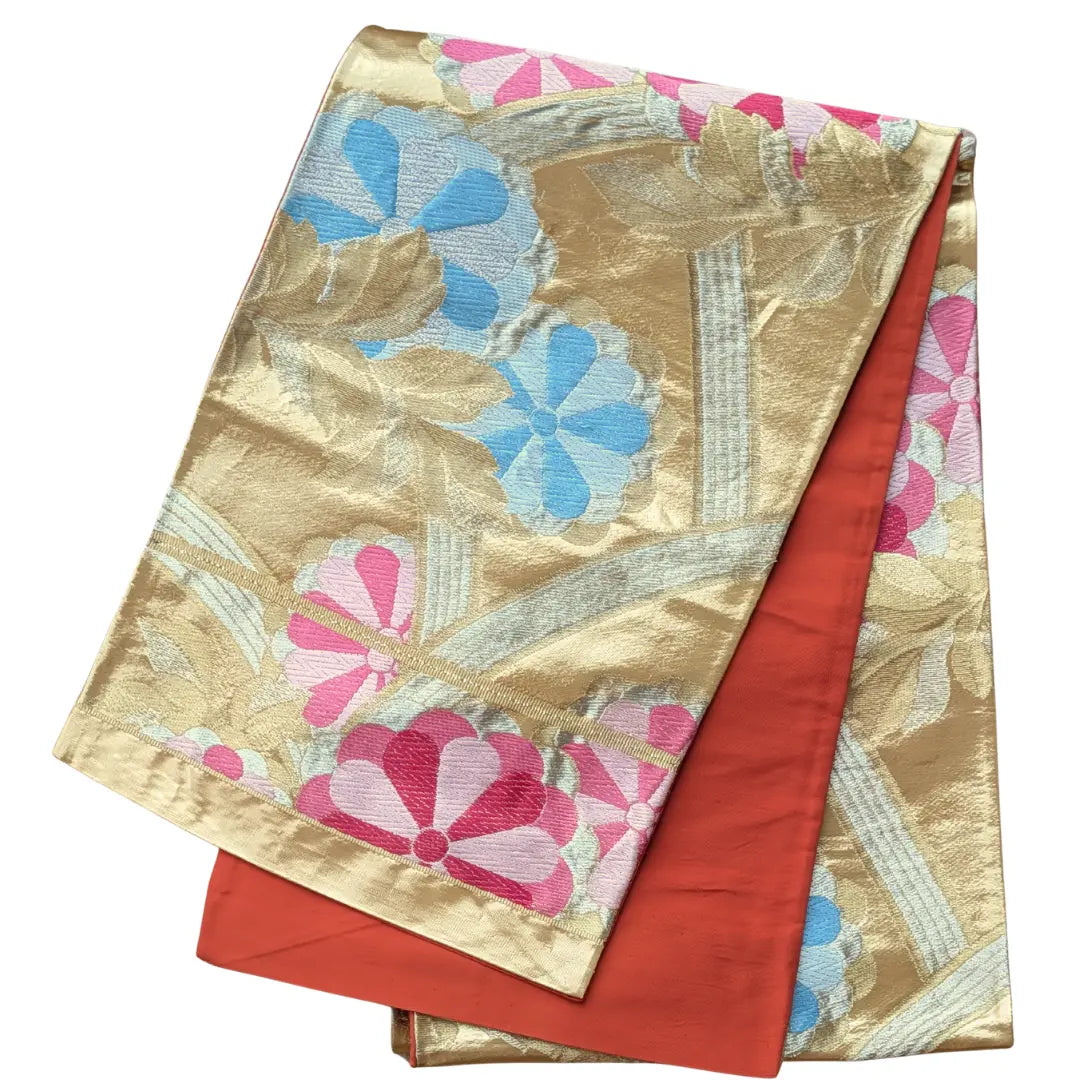 Vintage Fukuro Obi in Gold mit traditionellem japanischem Blumenmuster in Rosa und Hellblau
