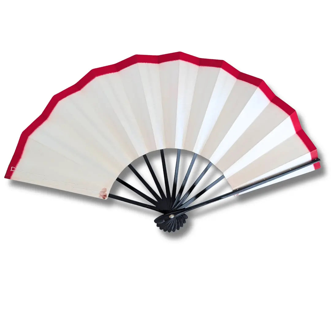 Vintage Handfächer aus Japan Rückansicht geöffnet mit gefächertem Nietkopf und rot gefasstem Blattrand