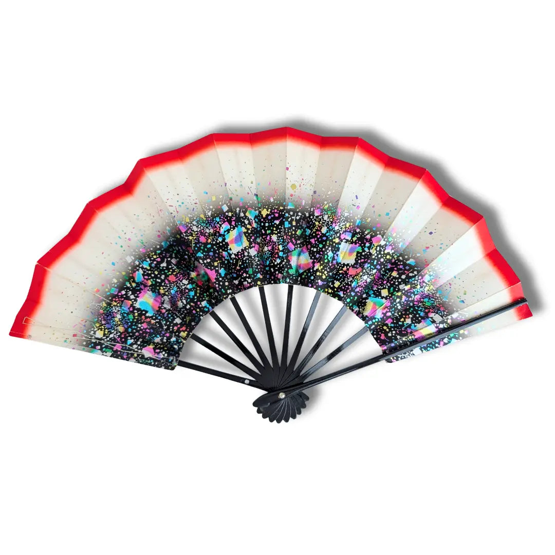 Japanischer Mai-Ogi Tanzfächer aufgeklappt, 50 x 29 cm, rot-weiß mit Konfetti-Dekor und schwarzen Bambusstäben