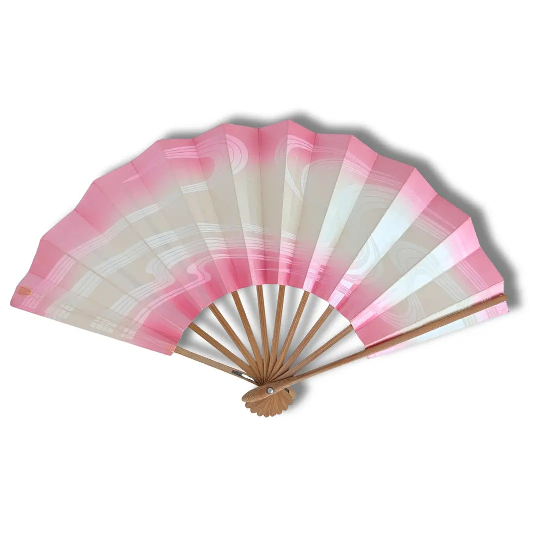 Vintage Mai-Ogi Fächer aus Japan in Rosa und Creme, Rückansicht geöffnet mit Nietkopf