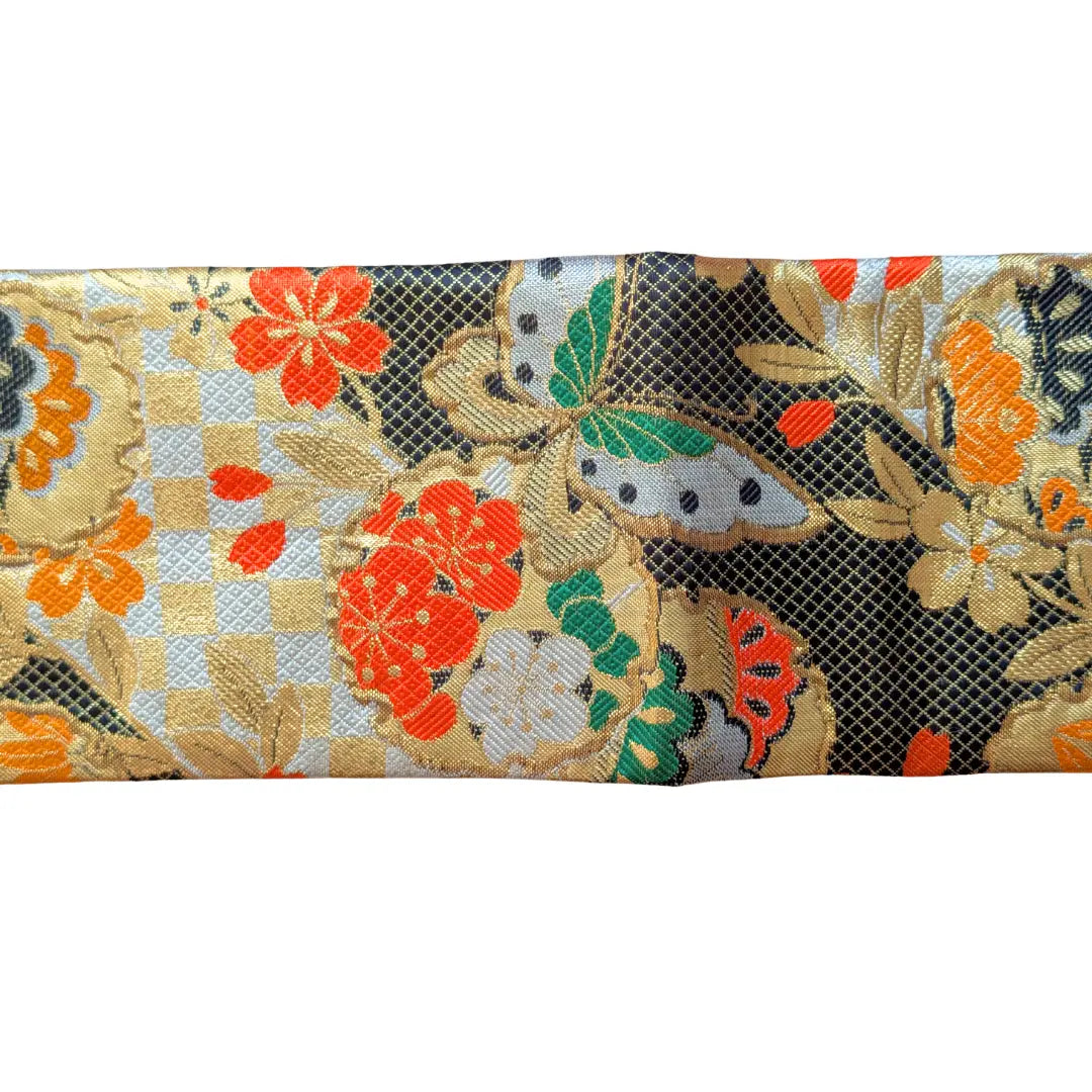 Muster Vintage Musubi Obi Schleife mit Schmetterlings-Motiven und goldenen Sakura Mustern.