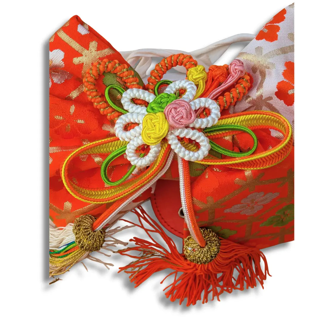 Quasten Vintage Musubi Obi Schleife mit traditionellem Hanabishi-Muster in Orange und Gold.