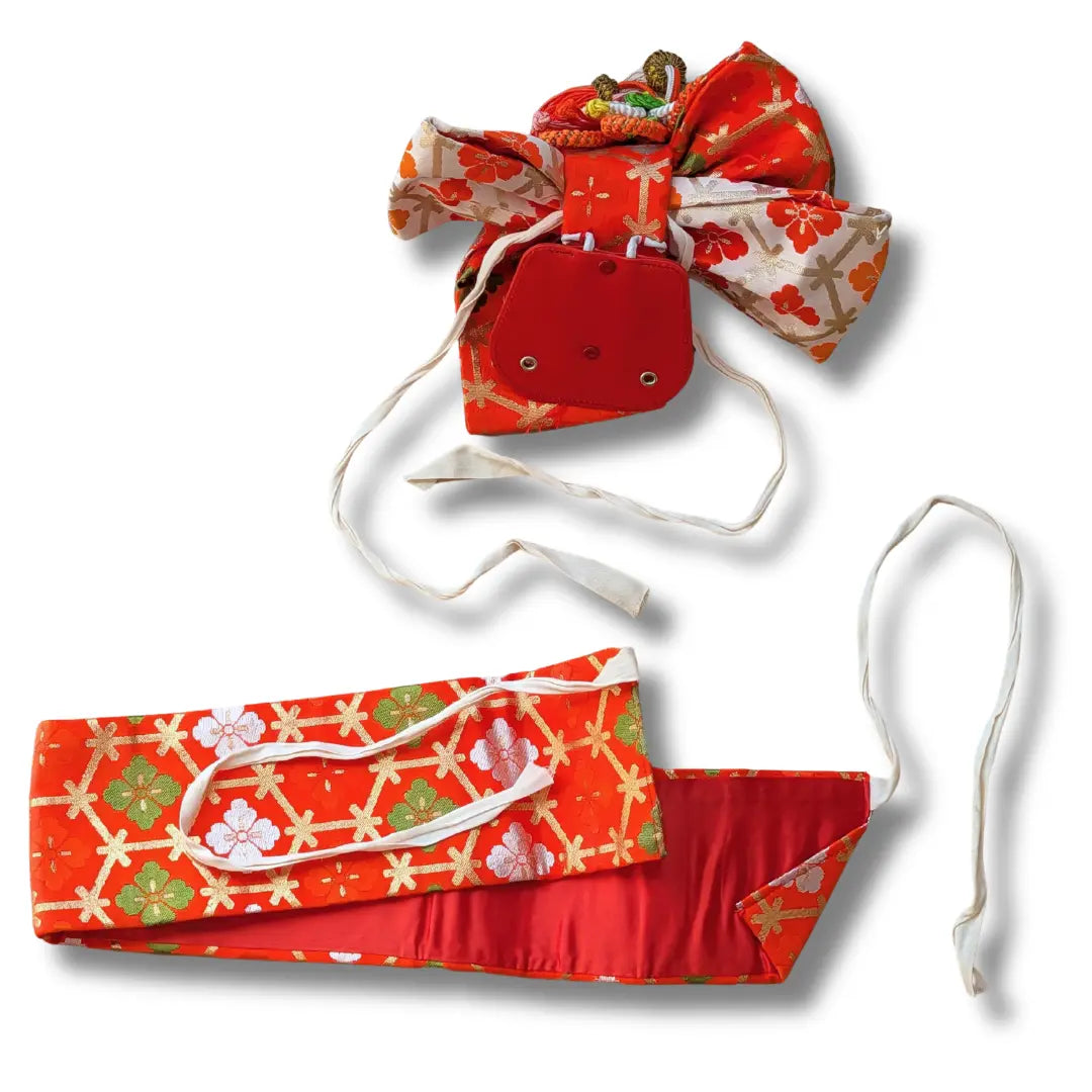 Rückseite Vintage Musubi Obi Schleife mit traditionellem Hanabishi-Muster in Orange und Gold.