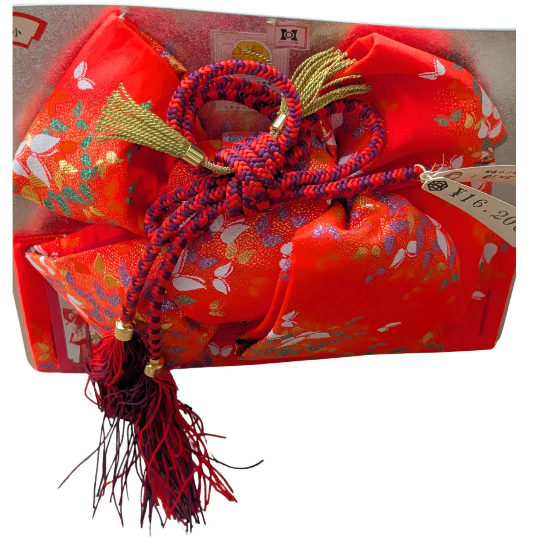 Vintage Musubi Obi Schleife für Kinder in Rot mit glänzenden Schmetterlingen, dekorativen Kordeln und Quasten für Kimono